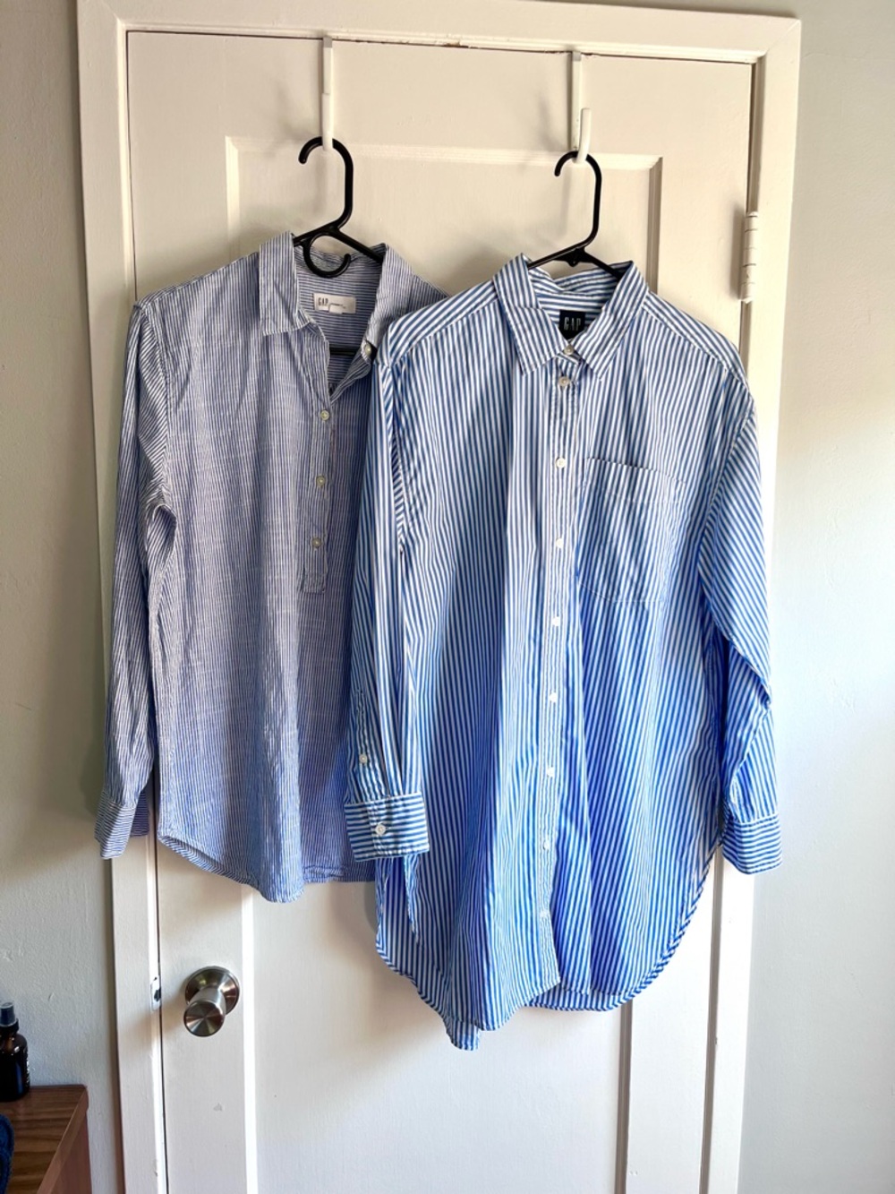 GAP Lot of 2 Blue and White Striped Button Up Shirts Sz M